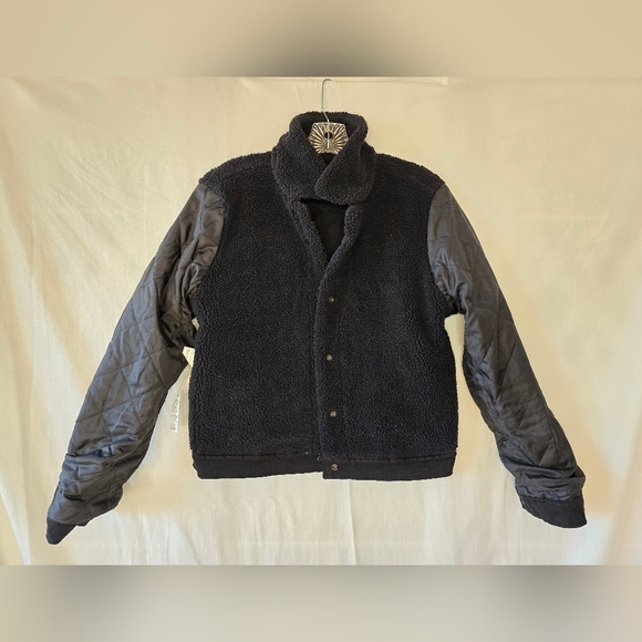 Levi's Sherpa-lined Trucker Jacket - Picture 3 of 7